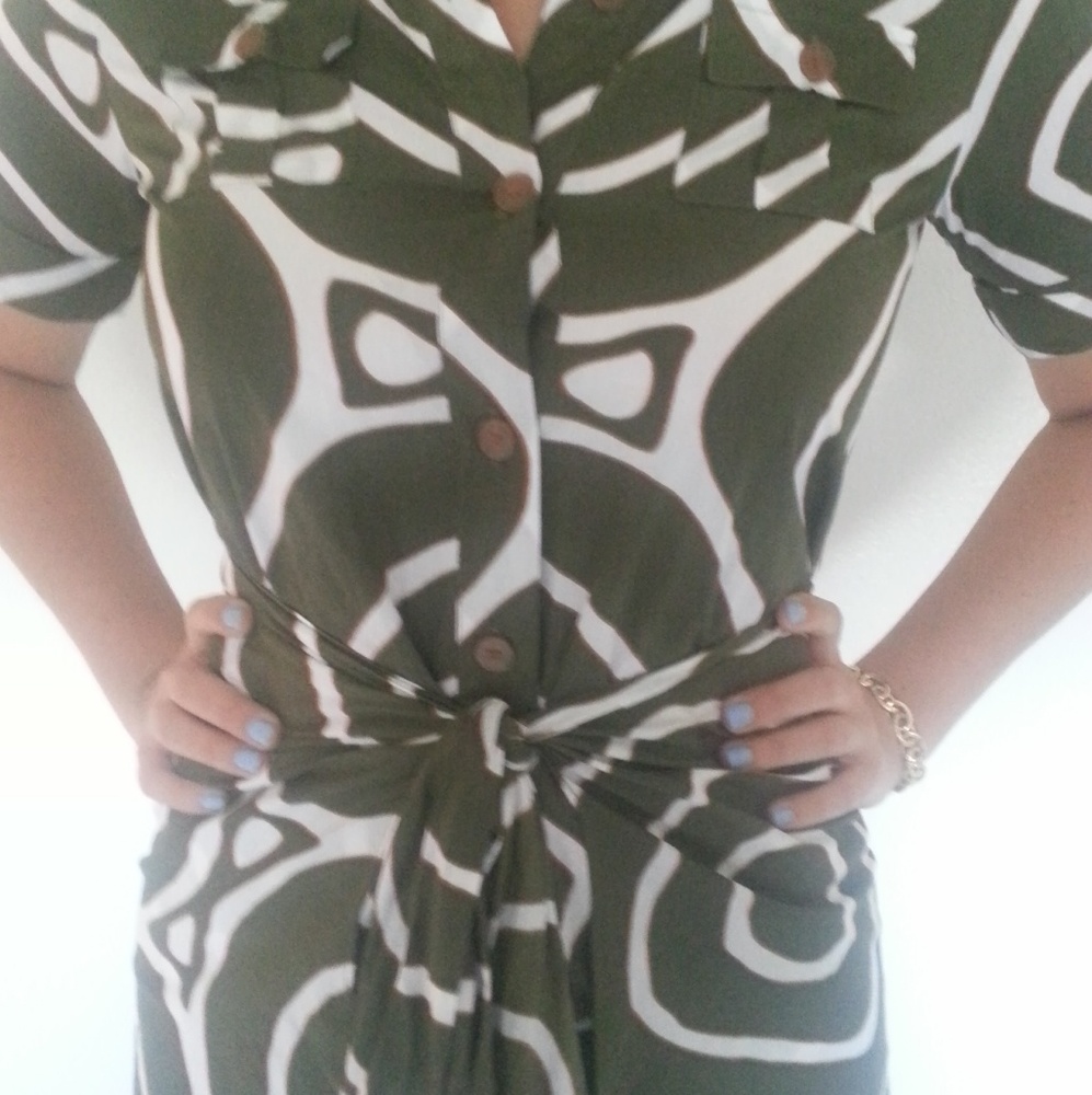 Dress - Picture 2 of 3